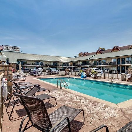 Mountain Breeze Motel Пиджен-Фордж Экстерьер фото
