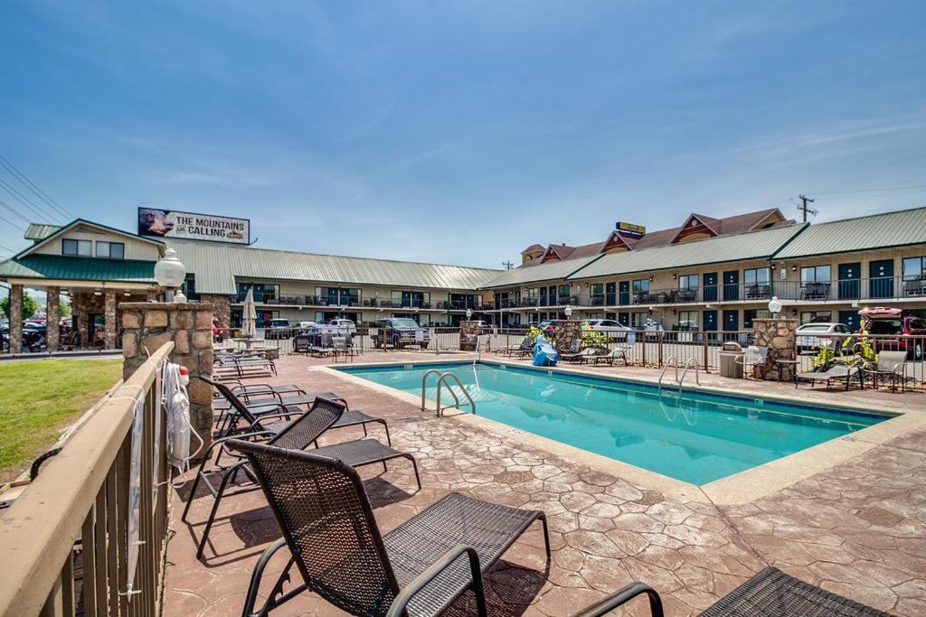 Mountain Breeze Motel Пиджен-Фордж Экстерьер фото